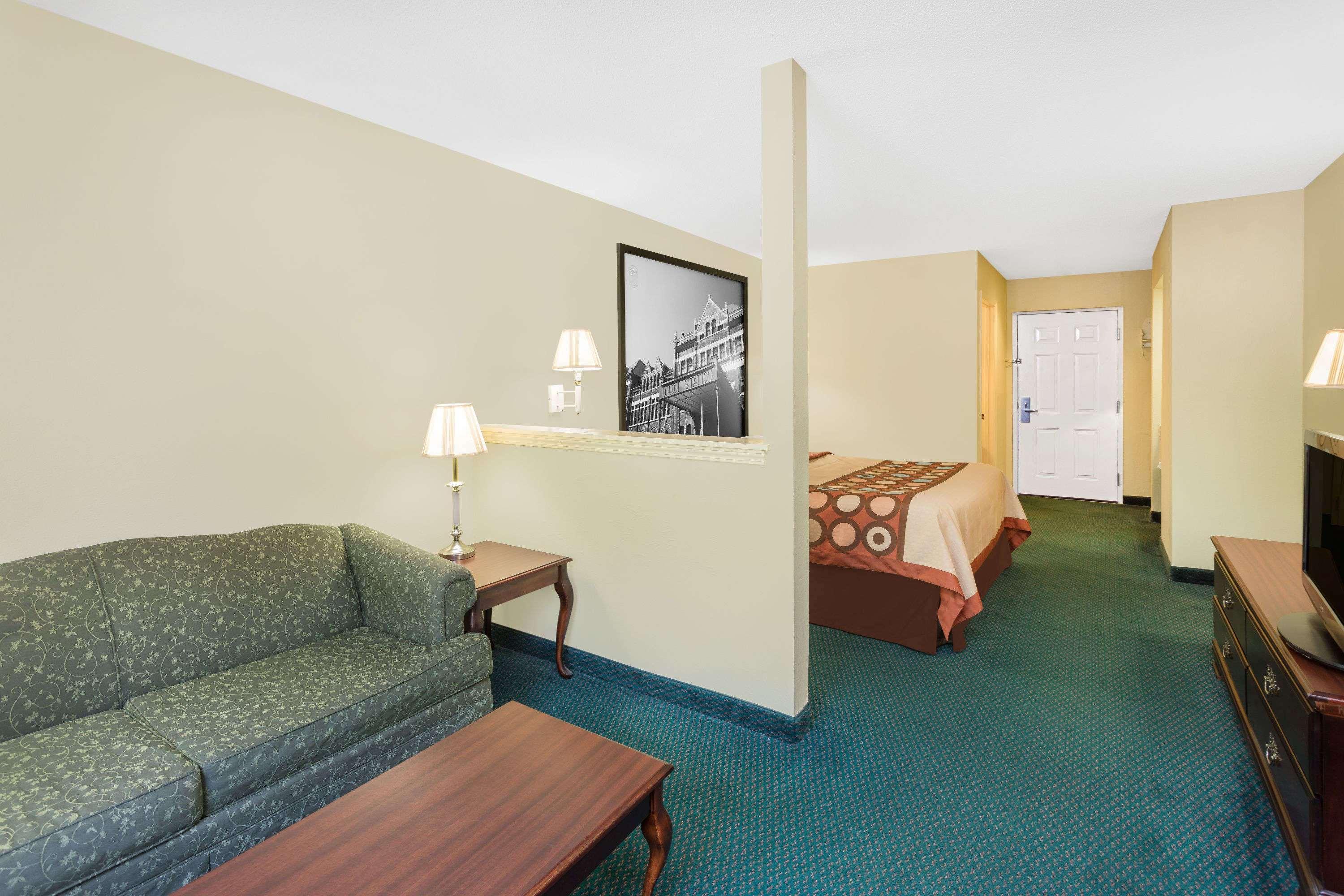 Super 8 By Wyndham Montgomery I-65 Exterior foto